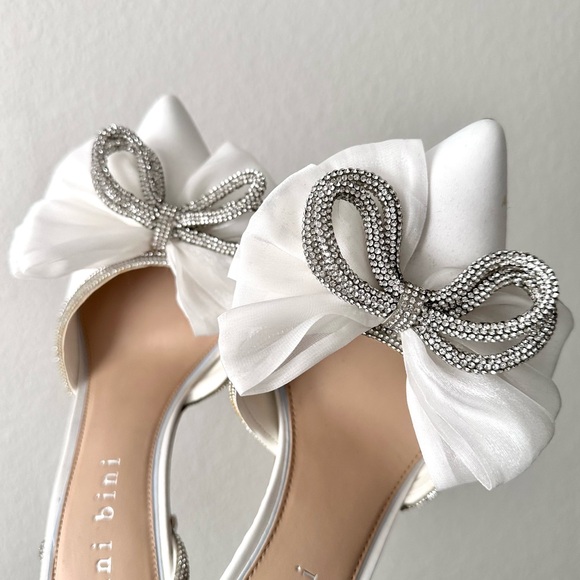 Niomi Rhinestone Embellished Bow Heels - Picture 3 of 16